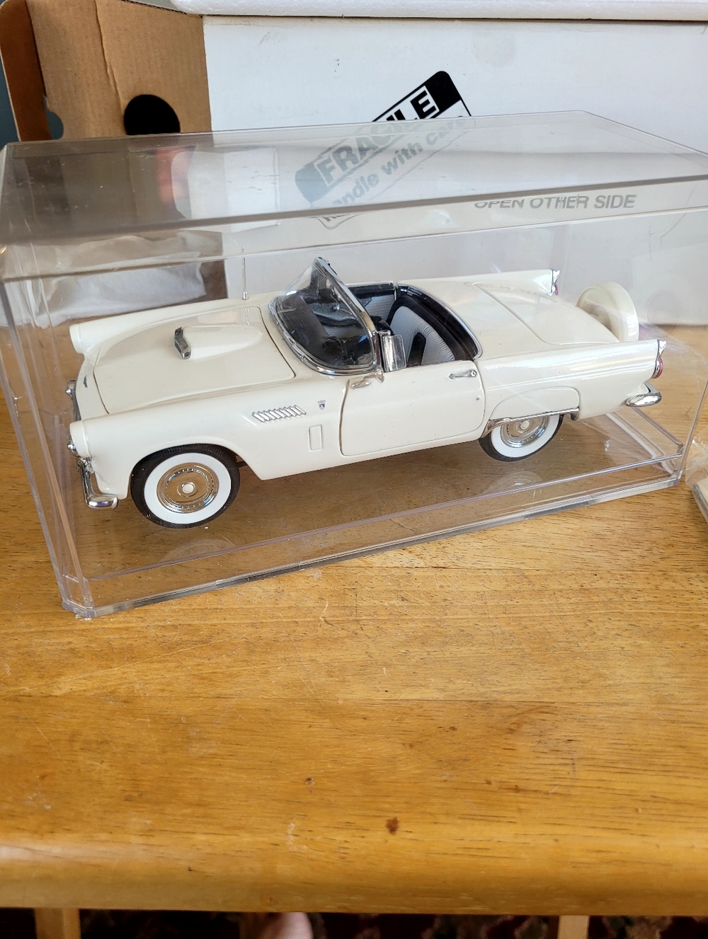 Danbury Mint White Classic Convertible Diecast Model Car 1956 Thunderbird